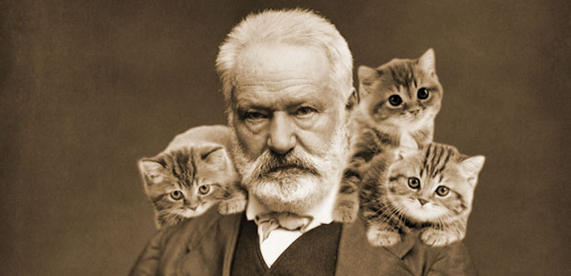 Victor Hugo con alcuni gattini.